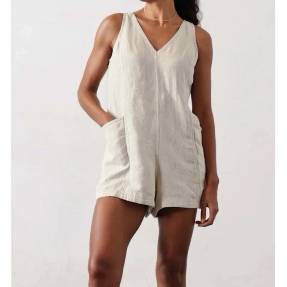 Athleta Retreat 100% Linen Romper Sz M Oatmeal V Neck Breathable Coastal Beachy